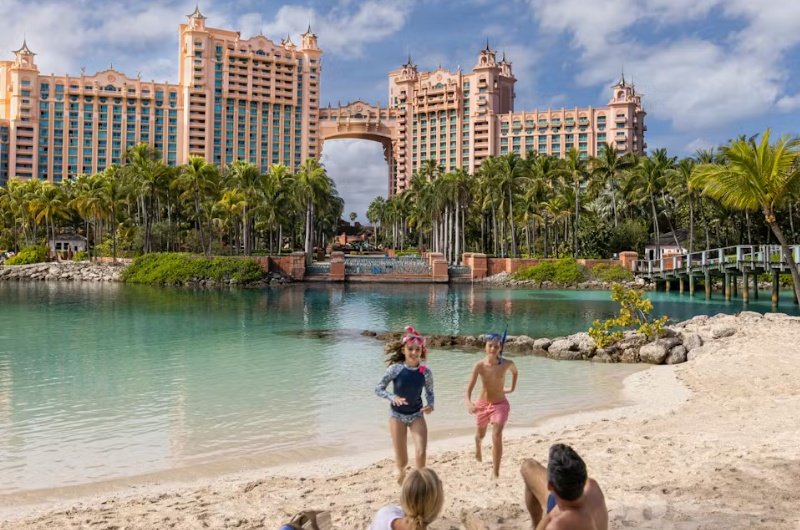 With five hotels and more than 40 dining options, Atlantis Paradise Island offers an unforgettable, all-in-one Caribbean escape.