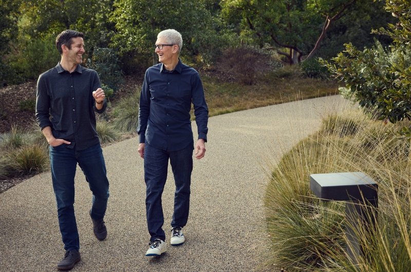 John Ternus and Tim Cook at Apple Park.