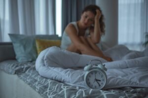 Late-night wakefulness and inconsistent sleep patterns are becoming a growing concern as more people struggle to maintain healthy routines.
