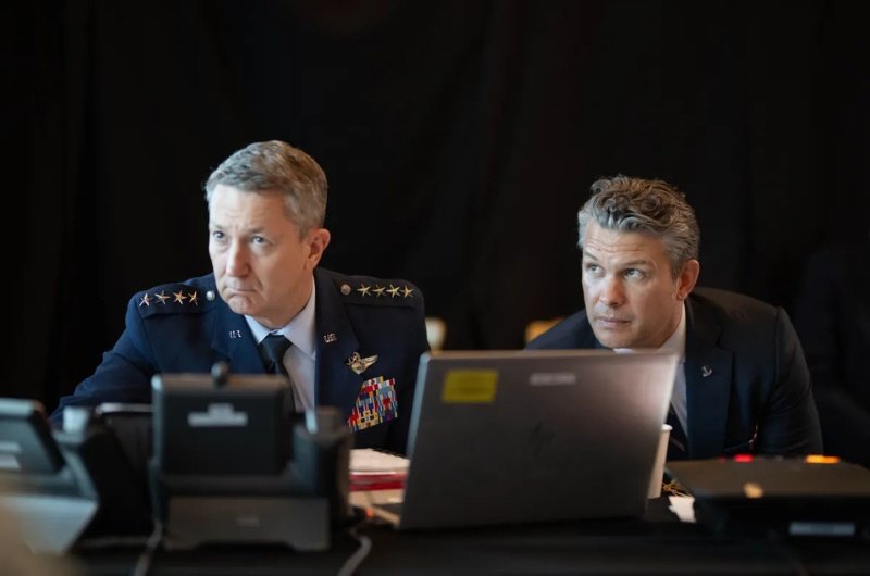 Senior U.S. officials monitor developments during a high-stakes strategy session as the Iran crisis intensifies.