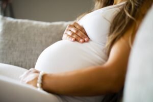 A new White House initiative aims to simplify access to federal health, benefits, and family support resources for expecting and new mothers through the launch of Moms.gov.