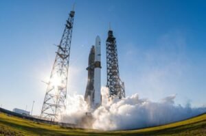 Blue Origin’s New Glenn rocket launches from Cape Canaveral Space Force Station in Florida. NASA has added the larger New Glenn 9×4 configuration to its Launch Services II contract, making it eligible to compete for future agency missions.